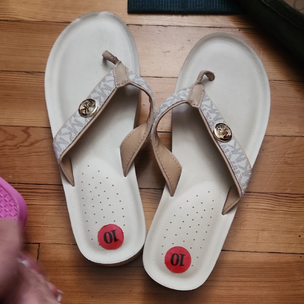 Michael Kors Cream and Tan Slippers
